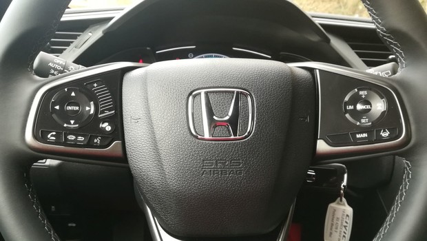 Honda Civic 1.6 Elegance Navi 9AT 03