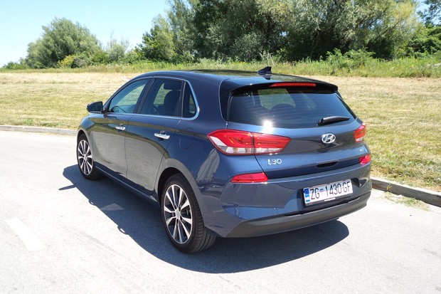 Hyundai i30 1.0 T-GDI 120 TEST (01)