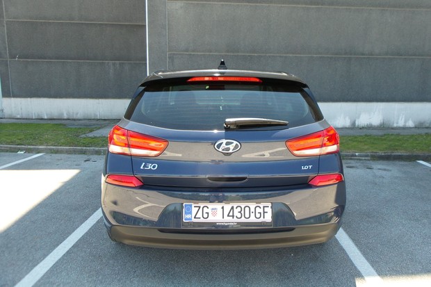 Hyundai i30 1.0 T-GDI 120 TEST (11)