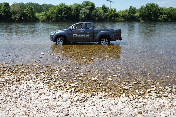 Isuzu D-Max 2.5 Twin Turbo 163 4x4 SpaceCab Solar (09)