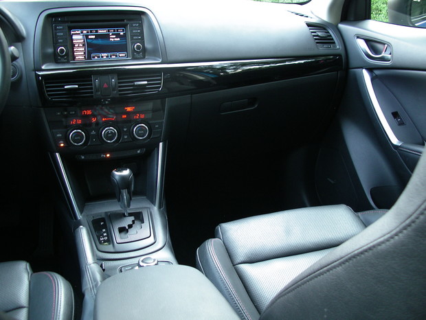Mazda CX-5 2.0i 4x4 AT Revolution (1)