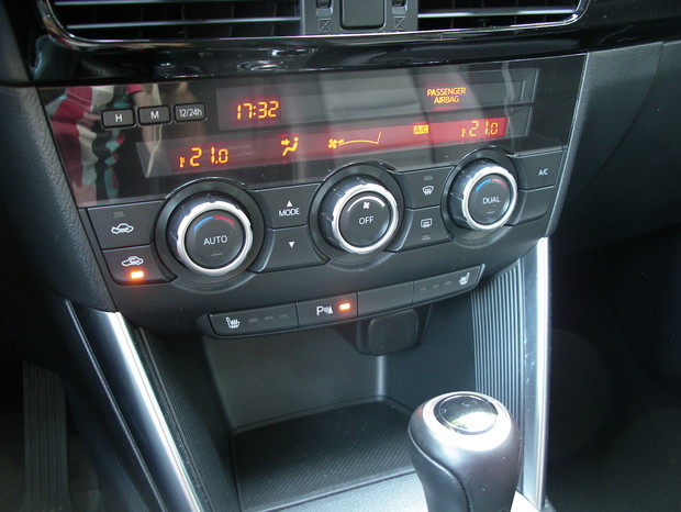 Mazda CX-5 2.0i 4x4 AT Revolution (2)