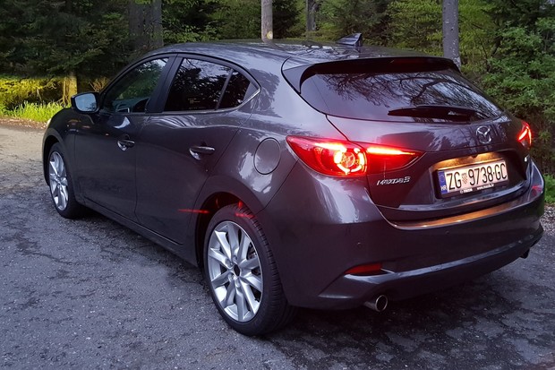 Mazda3 2.0 G120 Revolution (02)