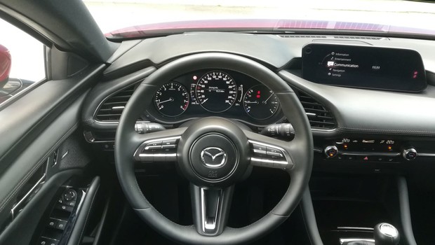 Mazda3 Hatchback Skyactiv-G122 Plus 01