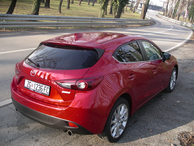 Mazda3 Sport 2.0 G165 Revolution TEST (01)