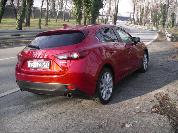 Mazda3 Sport 2.0 G165 Revolution TEST (08)