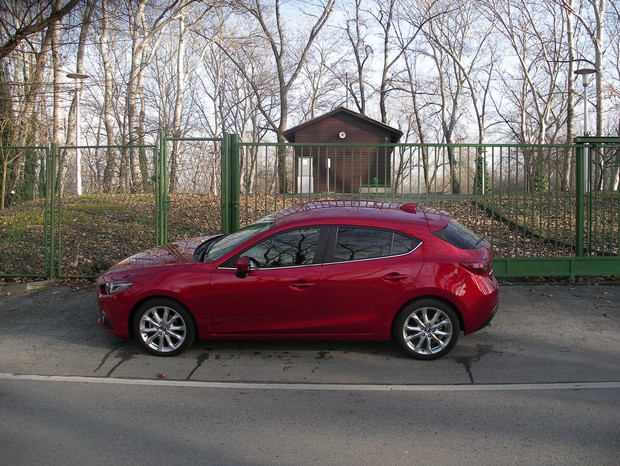 Mazda3 Sport 2.0 G165 Revolution TEST (09)