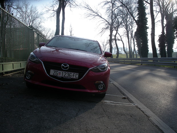 Mazda3 Sport 2.0 G165 Revolution TEST (12)