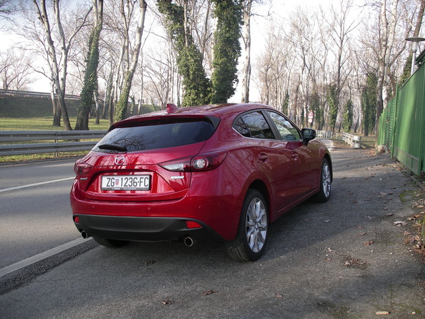 Mazda3 Sport 2.0 G165 Revolution TEST (13)