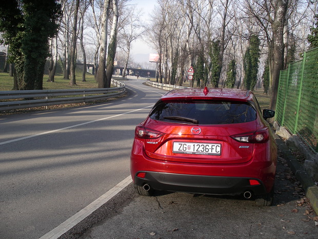 Mazda3 Sport 2.0 G165 Revolution TEST (16)