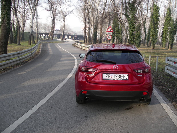 Mazda3 Sport 2.0 G165 Revolution TEST (20)