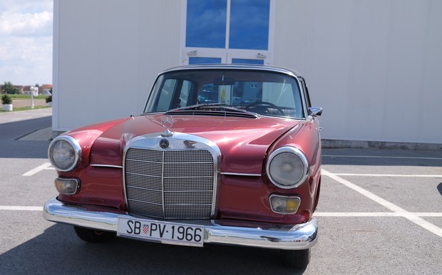 Mercedes-Benz 200 D i E 200 d 2.0 150 Edition 1 (2)