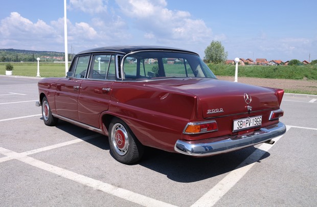 Mercedes-Benz 200 D i E 200 d 2.0 150 Edition 1 (4)