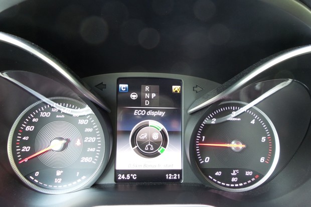 Mercedes C-klasa Coupe 250 d 204 AMG Line (03)