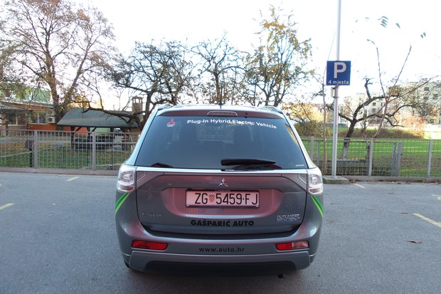 Mitsubishi Outlander 2.0 PHEV 4WD Intense (08)