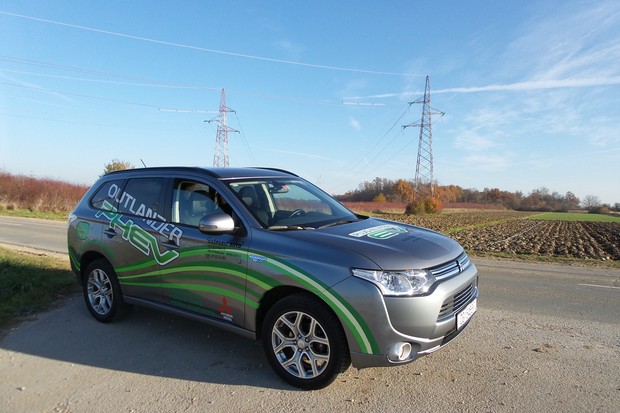 Mitsubishi Outlander 2.0 PHEV 4WD Intense (10)