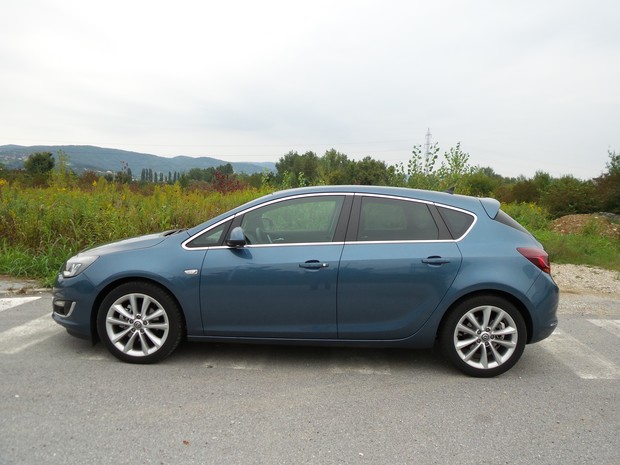 Opel Astra 1.6 CDTI (01)