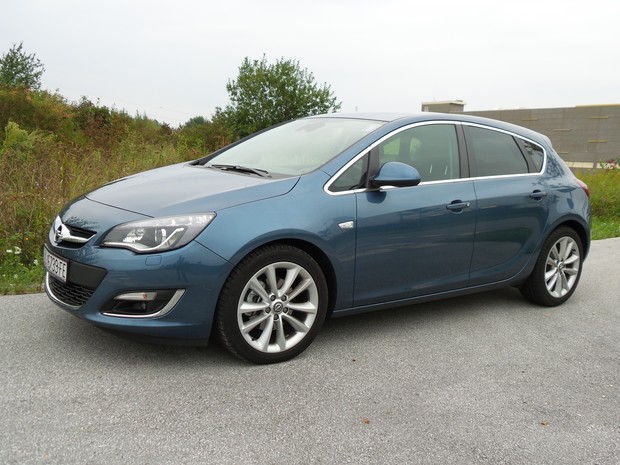 Opel Astra 1.6 CDTI (11)