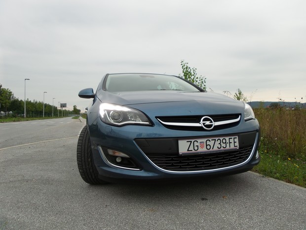 Opel Astra 1.6 CDTI (16)