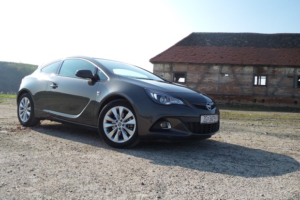 Opel Astra GTC 1.6 (10)