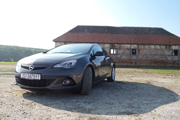 Opel Astra GTC 1.6 (16)