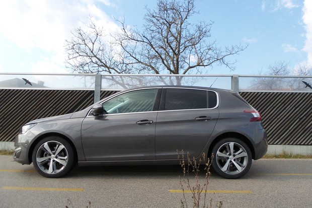 Peugeot 308 1.6 BlueHDi 120 EAT6 Allure (02)