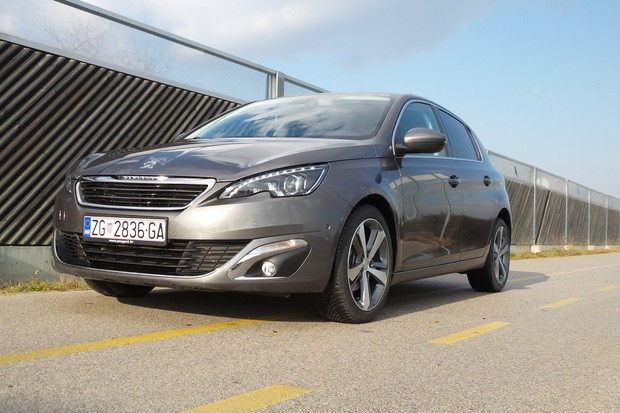 Peugeot 308 1.6 BlueHDi 120 EAT6 Allure (13)