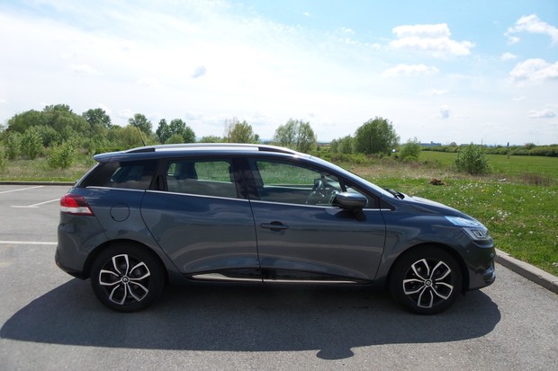 Renault Clio Grandtour 1.2 Tce 120 Intens (02)