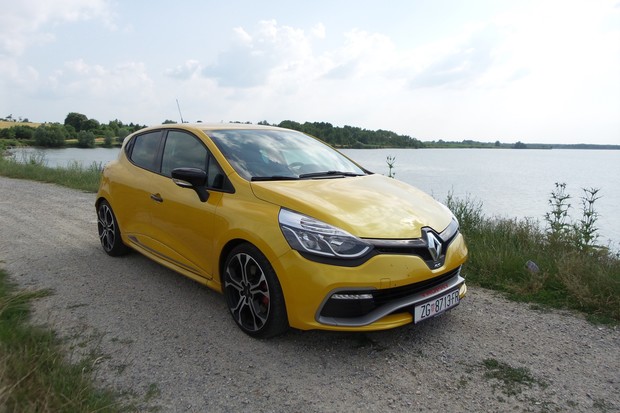 Renault Clio R.S. Trophy 1.6 EDC 220 (01)