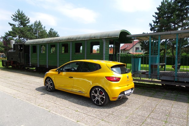 Renault Clio R.S. Trophy 1.6 EDC 220 (04)