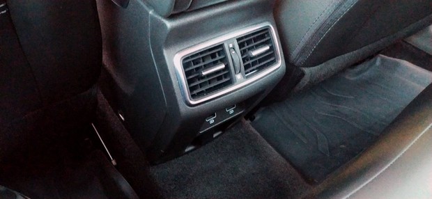 Renault Megane TCe 140 EDC Edition One 09