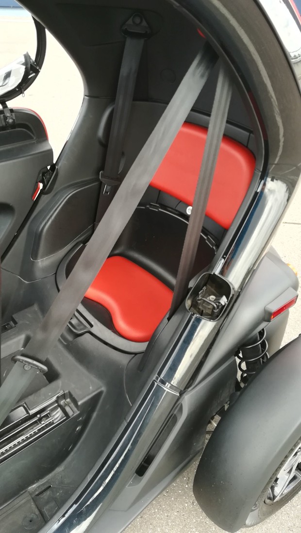 Renault Twizy Intens Red 80 FP interijer 08