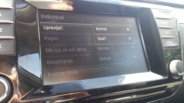 Skoda Superb Combi 2.0 TDI 150 DSG Style (33)