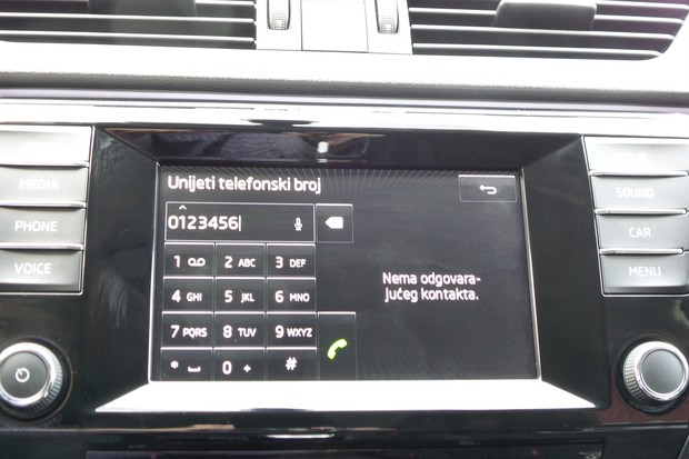 Skoda Superb Combi 2.0 TDI 150 DSG Style (21)