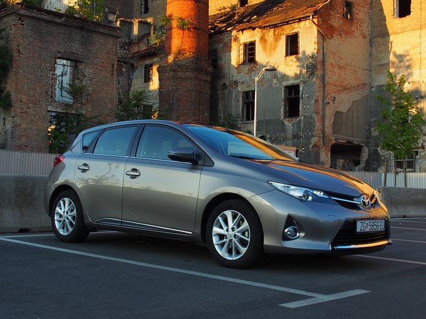 Toyota Auris 1,4 D-4D Style (1)