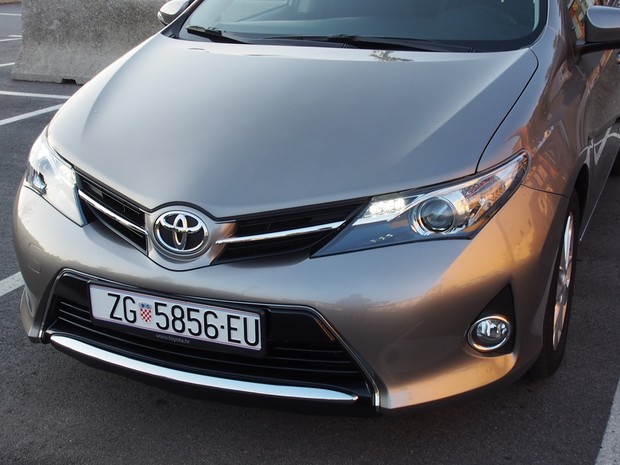 Toyota Auris 1,4 D-4D Style (11)