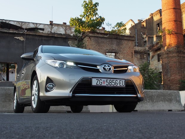 Toyota Auris 1,4 D-4D Style (16)