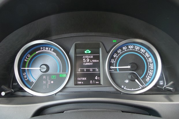Toyota Auris 1.8 VVT-i HSD (23)