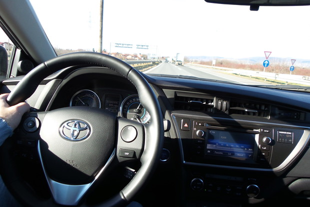 Toyota Auris 1.8 VVT-i HSD (30)