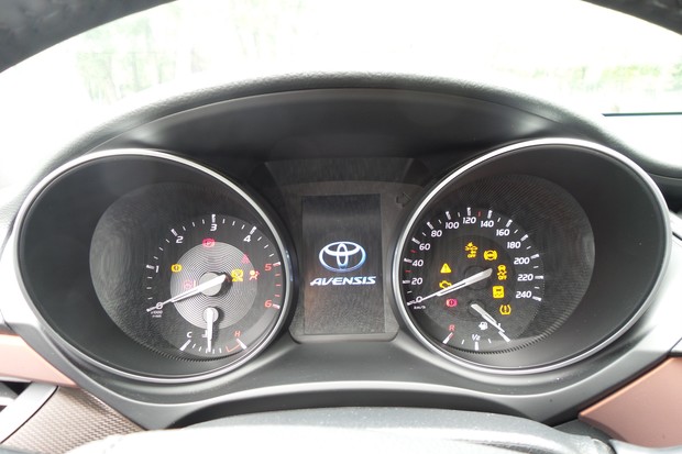 Toyota Avensis 2.0 D-4D (21)