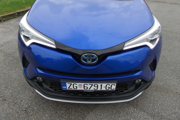 Toyota C-HR 1.8 VVT-i hibrid 122 C-ult (04)