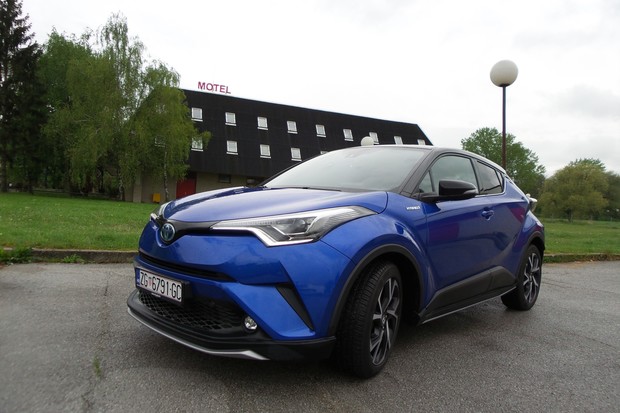 Toyota C-HR 1.8 VVT-i hibrid 122 C-ult (13)