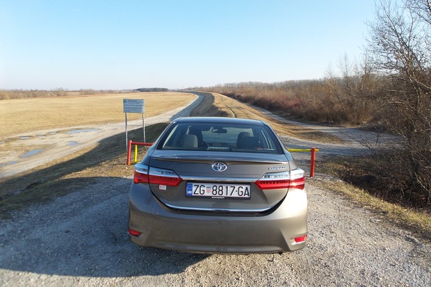 Toyota Corolla 1.4 D-4D 90 Luna (02)