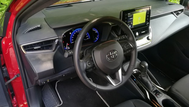 Toyota Corolla 2.0 Hybrid Sport HB 01
