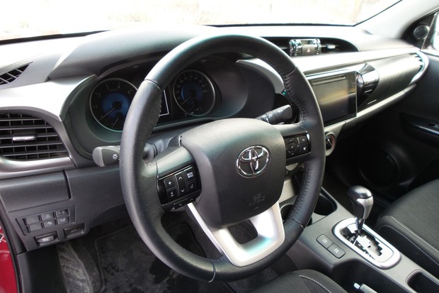 Toyota Hilux 2.4 D-4D 150 City 4x4 A-T (16)