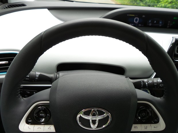 Toyota Prius 1.8 VVT-i HSD Sol (11)