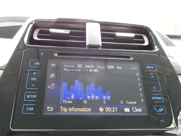 Toyota Prius 1.8 VVT-i HSD Sol (16)