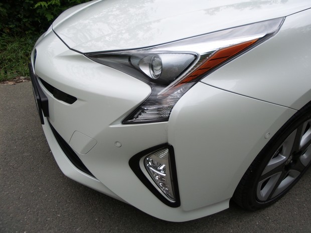 Toyota Prius 1.8 VVT-i HSD Sol (05)
