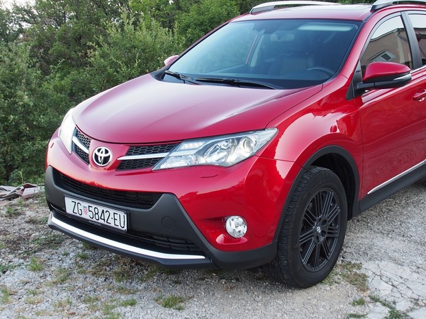 Toyota RAV4 2.2 D-4D MT Executive (5)