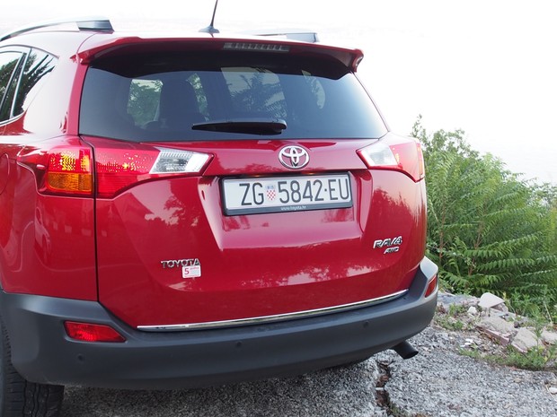 Toyota RAV4 2.2 D-4D MT Executive (9)